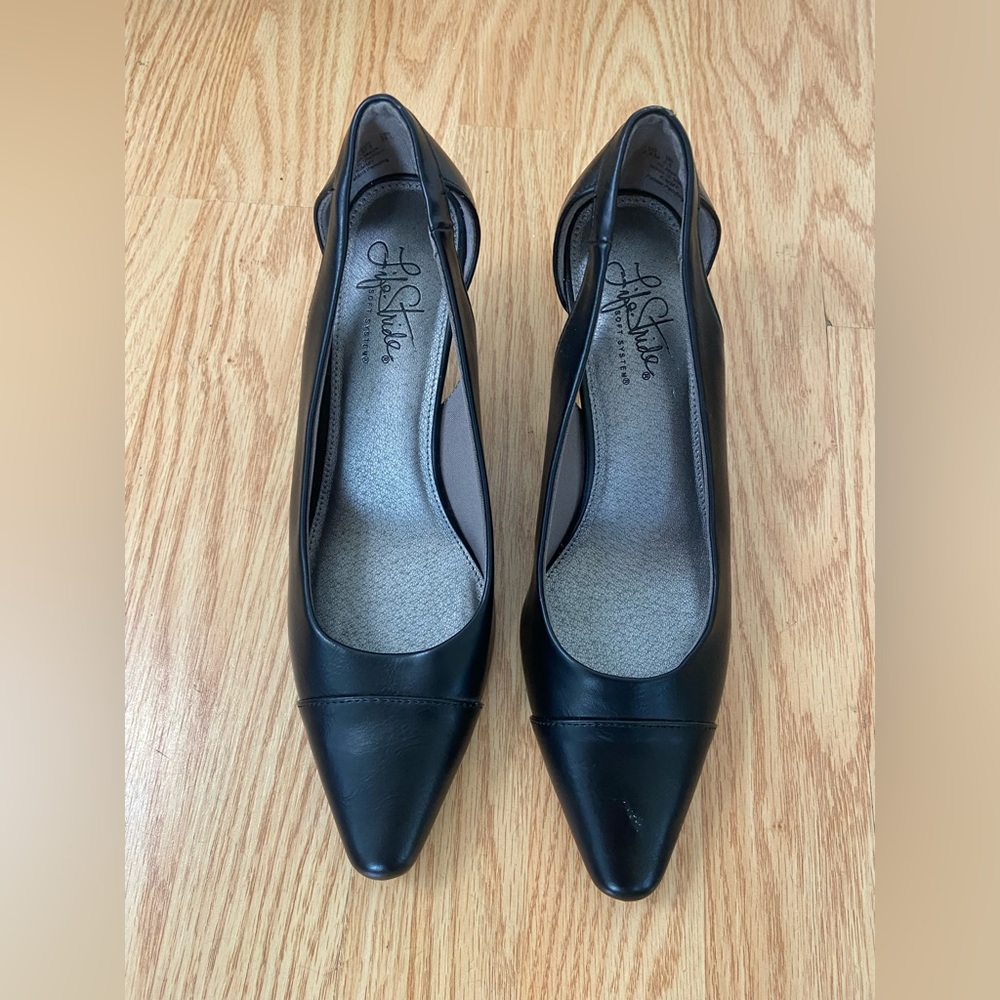 Sife Stride black leather pumps, size 7.5